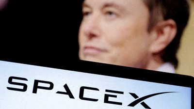 Логотип SpaceX і Ілон Маск