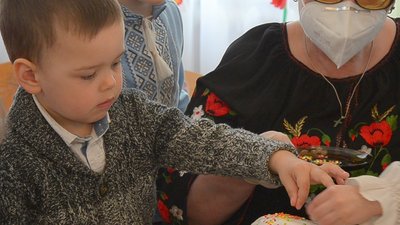 У Тернопільському дитсадку зібрали військовим великодні гостинці У Тернопільському дитсадку зібрали військовим великодні гостинці