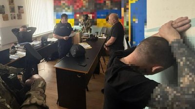 затримання, посадовці армійського корпусу, підозра