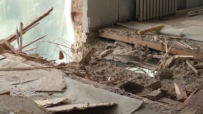 Вибиті вікна, потрощені стіни та стеля Вибиті вікна, потрощені стіни та стеля