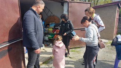 У Великій Лепетисі працює банк одягу та взуття У Великій Лепетисі працює банк одягу та взуття