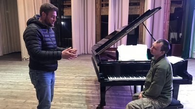 "Ніколи не думав, що буду співати у філармонії", — стрілець-санітар "Ніколи не думав, що буду співати у філармонії", — стрілець-санітар