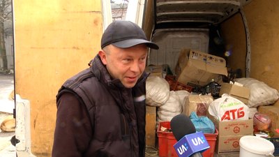 Благодійний фонд допомагає гуманітаркою та їжею власного приготування від жителів Житомирщини Благодійний фонд допомагає гуманітаркою та їжею власного приготування від жителів Житомирщини