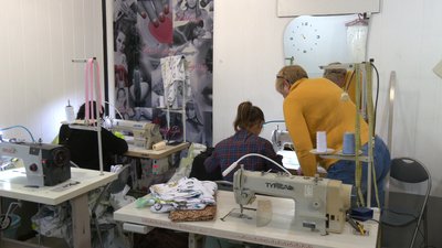 На Одещині роми облаштували швацьку майстерню. Вони допомагають працевлаштуватися нацменшинам На Одещині роми облаштували швацьку майстерню. Вони допомагають працевлаштуватися нацменшинам