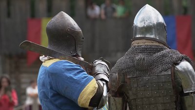 Штурм укріплень та стрільба з лука: у Тустані розгорнули "середньовічний" табір