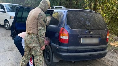 Співпрацював з ФСБ — на Сумщині затримали чоловіка через підозру у держзраді Співпрацював з ФСБ — на Сумщині затримали чоловіка через підозру у держзраді
