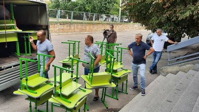 У кропивницькій школі першокласники розпочали навчання за старими партами