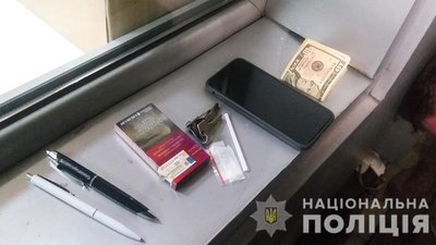 У Миколаєві поліцейські затримали групу чоловіків на вимаганні 47 тисяч доларів неіснуючого боргу У Миколаєві поліцейські затримали групу чоловіків на вимаганні 47 тисяч доларів неіснуючого боргу