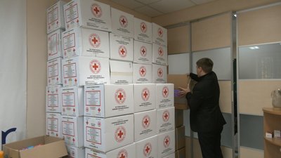 Переселенці з тимчасово окупованої Софіївської громади отримують допомогу у Запоріжжі
