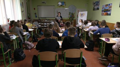 Опитування почалось: у Рівному батьки обиратимуть, чи пускати дітей до школи