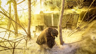 Працює самохідна артилерійська установка "Гвоздика" 24 окремої механізованої бригади