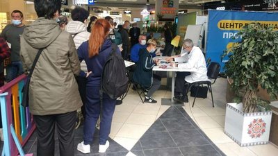У перший день "червоної" зони у Херсоні зросла кількість охочих вакцинуватись