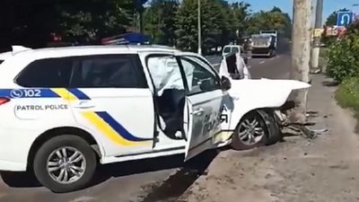 Одного з травмованих у ДТП волинських патрульних підключили до апарату ШВЛ
