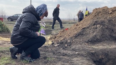 Поховали в чужому місці, бо дім — в окупації. Історія 20-річного танкіста з Луганщини Поховали в чужому місці, бо дім — в окупації. Історія 20-річного танкіста з Луганщини