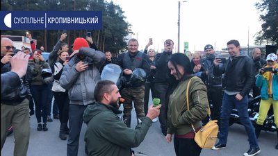 У співтоваристві байкерів Кропивницького організували освідчення у коханні свого товариша