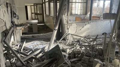 Російська армія обстріляла дитячу лікарню у Херсоні Російська армія обстріляла дитячу лікарню у Херсоні