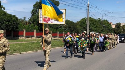 "Був відважним воїном": у Тернополі поховали бійця Дмитра Петрова