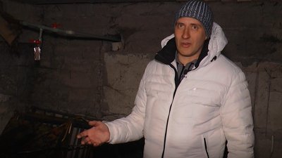 У Дніпрі переселенці самотужки ремонтують шелтер, де сталася пожежа У Дніпрі переселенці самотужки ремонтують шелтер, де сталася пожежа