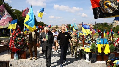 Експрем'єр-міністр Великої Британії Борис Джонсон приїхав до Львова Експрем'єр-міністр Великої Британії Борис Джонсон приїхав до Львова
