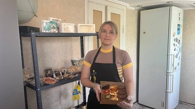 Виграла гранти та відкрила бізнес під час війни: історія жінки з Вільнянська, яка виготовляє солодощі з фруктів Виграла гранти та відкрила бізнес під час війни: історія жінки з Вільнянська, яка виготовляє солодощі з фруктів