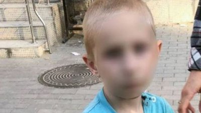 Херсонські патрульні повернули додому 5-річну дитину, яка загубилась