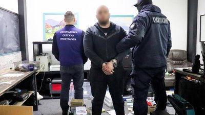 До п'яти років ув'язнення загрожує 35-річному ужгородцю за масштабне виробництво підробних документів До п'яти років ув'язнення загрожує 35-річному ужгородцю за масштабне виробництво підробних документів