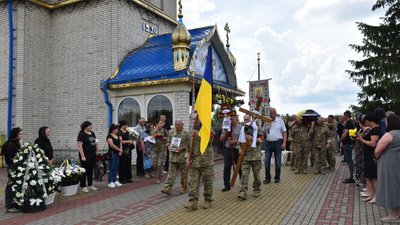 Луцька громада попрощалась з полеглим на війні Олександром Шишком