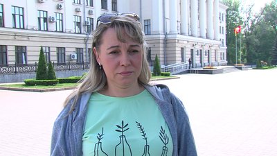Батьки учнів запорізького колегіуму "Елінт" влаштували пікет проти розформування закладу Батьки учнів запорізького колегіуму "Елінт" влаштували пікет проти розформування закладу