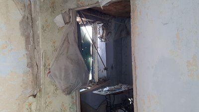 На Миколаївщині брат з сестрою залишились без житла через російські обстріли На Миколаївщині брат з сестрою залишились без житла через російські обстріли