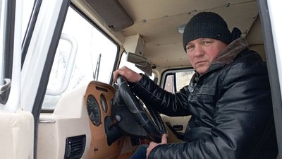 Житель Тернопільщини продає сконструйований позашляховик "Україна", щоб допомоги ЗСУ Житель Тернопільщини продає сконструйований позашляховик "Україна", щоб допомоги ЗСУ
