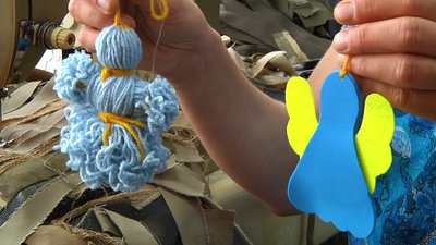 Працює з перших днів війни – волонтерський центр "Житомирські калинки" виготовляє одяг та амуніцію для ЗСУ Працює з перших днів війни – волонтерський центр "Житомирські калинки" виготовляє одяг та амуніцію для ЗСУ