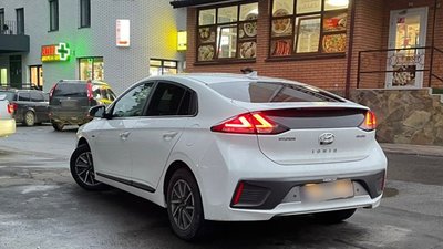Хмельничанин, будучи за кермом автомобіля "Hyundai", допустив наїзд на місцеву жительку