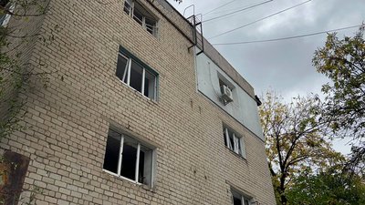 Вночі війська РФ обстріляли Миколаїв ракетами С-300: снаряди влучили поблизу будинків, є поранені Вночі війська РФ обстріляли Миколаїв ракетами С-300: снаряди влучили поблизу будинків, є поранені