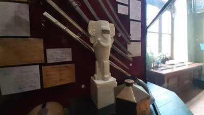 Спеціальні кубки зі землею з Маківки Спеціальні кубки зі землею з Маківки