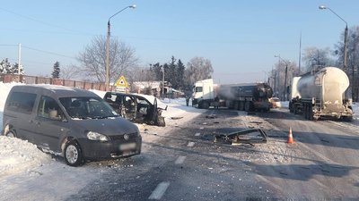 ДПТ ,аварія, подвійна ДТП, міжнародна траса, 3 автівки