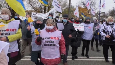 «Ковід не вб’є, влада доб’є»: у Кіптях на трасі Київ-Чернігів протестували підприємці. РЕПОРТАЖ
