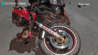 Йшов на обгін: на Рівненщині від удару в стовп загинув мотоцикліст
