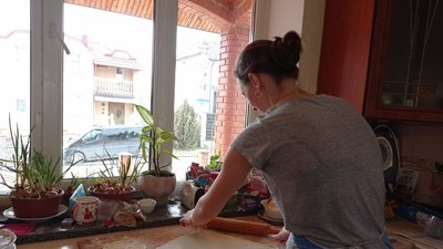 Сім’я з Тернопільщини прихистила безкоштовно майже дві сотні вимушених переселенців Сім’я з Тернопільщини прихистила безкоштовно майже дві сотні вимушених переселенців