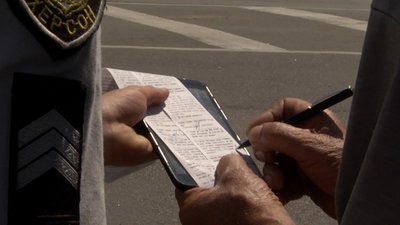 Три штрафи за годину: у Херсоні перевіряли як водії реагують на машини швидкої допомоги Три штрафи за годину: у Херсоні перевіряли як водії реагують на машини швидкої допомоги