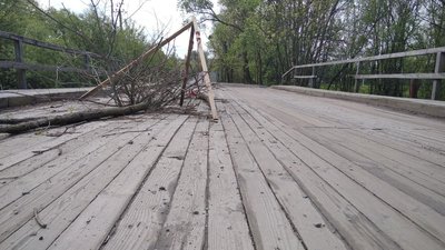 На Житомирщині на мосту через річку утворилася діра – на реконструкцію потрібно 5 мільйонів гривень На Житомирщині на мосту через річку утворилася діра – на реконструкцію потрібно 5 мільйонів гривень