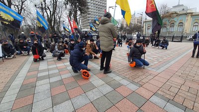 Під Верховною Радою протестують шахтарі Львівщини Під Верховною Радою протестують шахтарі Львівщини