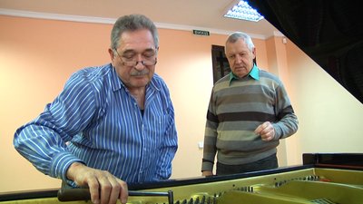 Професія настроювача струнно-клавішних музичних інструментів у Житомирі вимирає Професія настроювача струнно-клавішних музичних інструментів у Житомирі вимирає