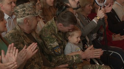 Люди прийшли на випускний вихованців Центру освітніх інновацій Люди прийшли на випускний вихованців Центру освітніх інновацій
