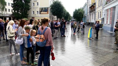 Культурний фронт у тилу: у Житомирі майстри продають вироби, аби зібрати гроші для ЗСУ Культурний фронт у тилу: у Житомирі майстри продають вироби, аби зібрати гроші для ЗСУ