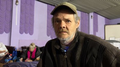 "У метрі від будинку прилетів КАБ": на Дніпропетровщину евакуюють людей з Донеччини
