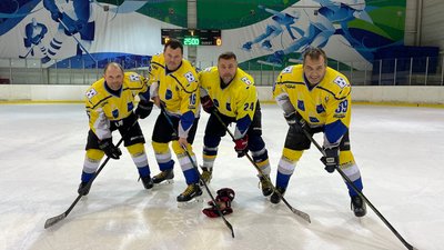 Сумські хокеїсти здобули срібло на турнірі до Дня Незалежності Сумські хокеїсти здобули срібло на турнірі до Дня Незалежності