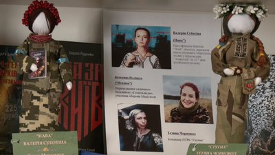 "Славні українки всіх часів": у бібліотеці на Волині запрацювала виставка ляльок "Славні українки всіх часів": у бібліотеці на Волині запрацювала виставка ляльок