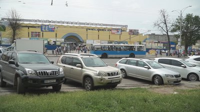 20 гривень за годину. У Вінниці хочуть зробити платні парковки 20 гривень за годину. У Вінниці хочуть зробити платні парковки