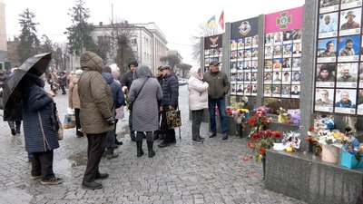 У Вінниці вшанували добровольців, полеглих у російсько-українській війні У Вінниці вшанували добровольців, полеглих у російсько-українській війні