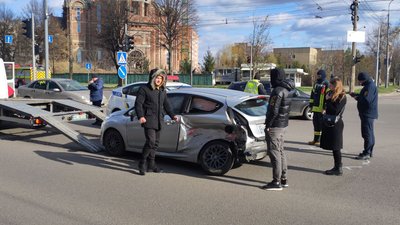 У Луцьку легковик зіштовхнувся з автомбілем рятувальників